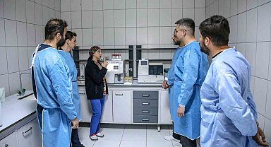 Üniversite öğrencileri hayvan bakım evinde uygulamalı eğitim alıyor