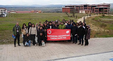 Üniversite öğrencilerine Tarihi İstiklal Yolu tanıtıldı