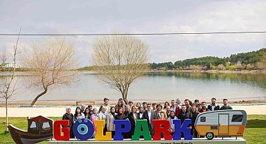 Üniversiteli öğrencilerle anlamlı bayram buluşması
