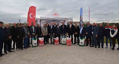 Üreticilere fasulye ve ayçiçeği tohumu dağıtıldı