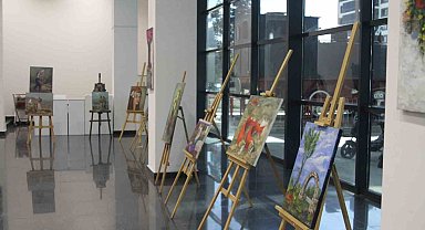 Uşak'ta 'Uşak Orta Anadolu Medeniyetler' resim sergisi açıldı