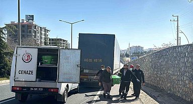 Uşak'ta motosiklet ile tır çarpıştı: 1 ölü