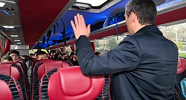Uşak'tan Çanakkale'ye gidecek ilk öğrenci kafilesi uğurlandı