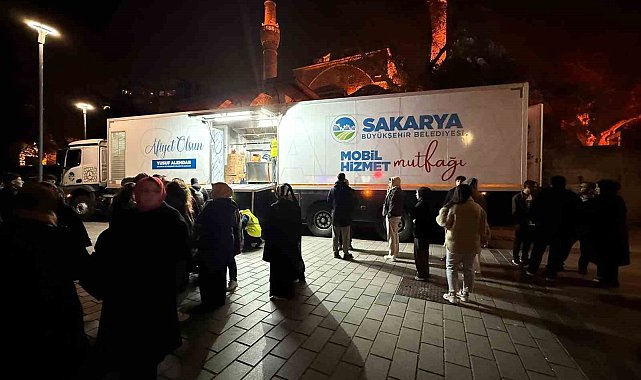 Üsküdar Belediyesi, Sakarya Büyükşehir Belediyesi'nin yardım tırını kaldırttı