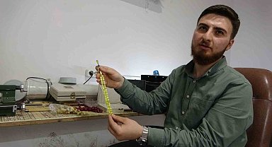 Usta ellerin ürettiği "tespihler" 10 ila 15 bin TL arasında alıcı bulabiliyor
