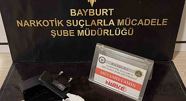 Uyuşturucu maddeyi şarj adaptörüne saklayan şüpheli yakalandı