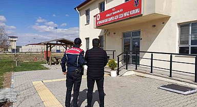 Uyuşturucu suçundan aranan şahsı jandarma yakaladı