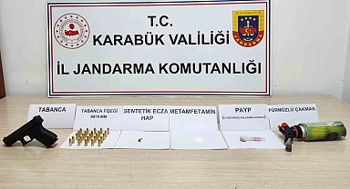 Uyuşturucuyla yakalanan 8 kişiden 3'ü tutuklandı