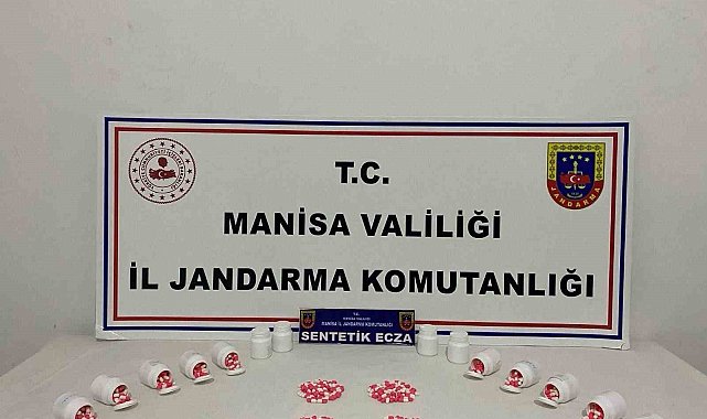 Üzerinde yüzlerce sentetik ecza hapı ele geçirildi