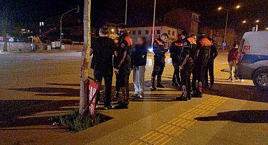 Üzerine benzin döküp kendini yakmak isteyen şahsı polis ikna etti