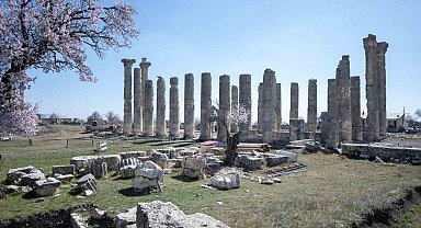 Uzuncaburç Antik Kenti ziyaretçilerini bekliyor