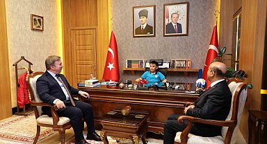 Vali Aydoğdu 23 Nisan'da makam koltuğunu çocuklara devretti