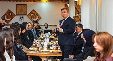 Vali Aydoğdu PISA sınavı öncesi öğrencilerle bir araya geldi