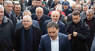 Vali Çiçek, zirai don sonrası Yahyalı'da çiftçilerle buluştu