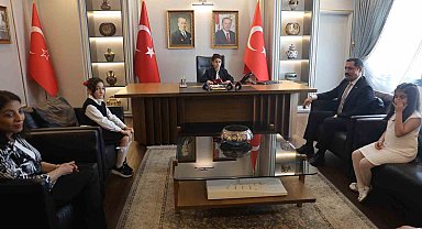 Vali makamını devralan 9 yaşındaki Ali Kemal koltuğun hakkını verdi