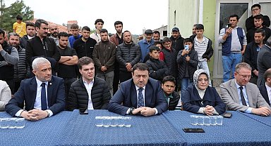 Vali Musa Işın ve milletvekillerinden deprem üssü Simav Yemişli köyüne geçmiş olsun ziyareti