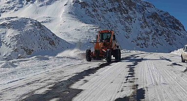 Van-Bahçesaray kara yolu ulaşıma açıldı