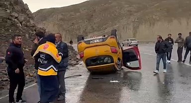 Van-Hakkari karayolunda trafik kazası: 2 yaralı