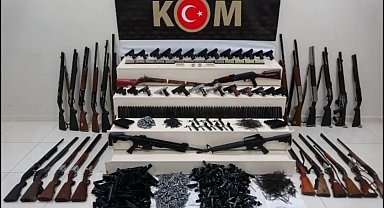 Van'da 13 adreste çok sayıda silah ve mühimmat ele geçirildi