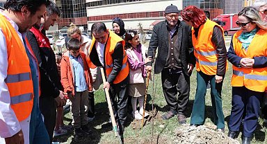 Van'da Alzheimer hastaları, nöroloji ve psikiyatri hastaları için meyve bahçesi oluşturdu