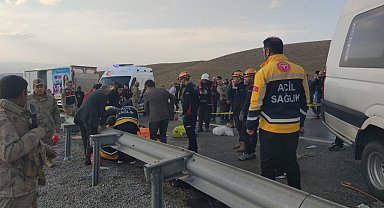Van'da feci kaza: 6 ölü, 8 yaralı