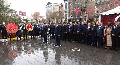 Van'ın düşman işgalinden kurtuluşu sağanak yağmura rağmen coşkuyla kutlandı