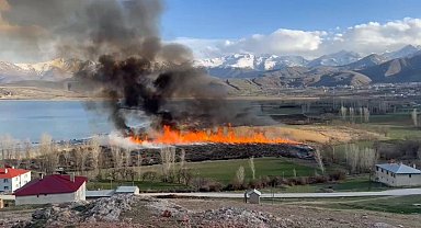 Van'ın Göründü deltasında yangın