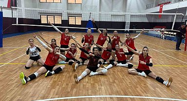 Vanlı voleybolcular bölge şampiyonu oldu