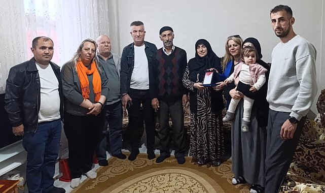 Vatan için evladını feda eden anne, yılın annesi seçildi