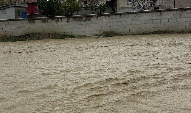 Vatandaşlar yağmur duasına çıktı, Kulu'da sel oldu