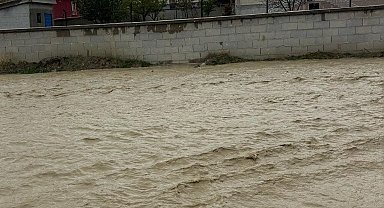 Vatandaşlar yağmur duasına çıktı, Kulu'da sel oldu