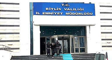 Yabancı uyruklu şahsın ayakkabısından uyuşturucu çıktı