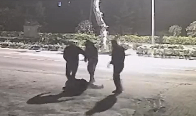 Yalova'da 4 kişinin saldırısına uğrayan genç defalarca bıçaklandı