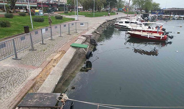 Yalova'da çöken balıkçı barınağı risk taşıyor