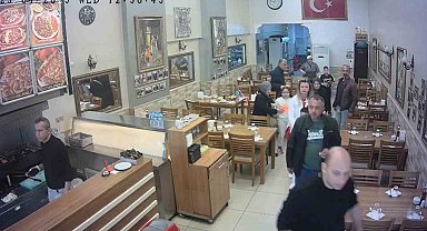 Yalova'da depremde restoranda yaşanan panik kamerada