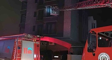 Yalova'da yangın çıkan apartmanda mahsur kalan 7 kişiyi itfaiye kurtardı
