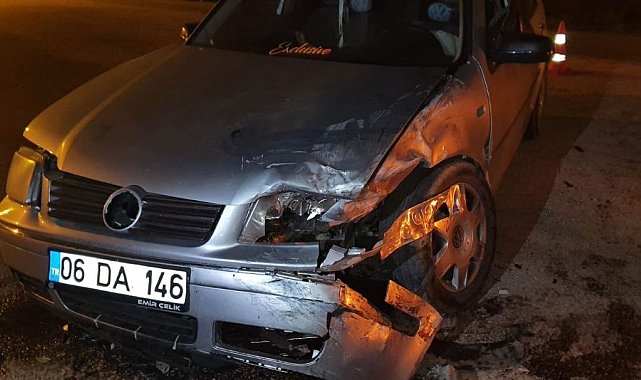 Yalvaç'ta kafa kafaya çarpışan iki araçta 3 kişi yaralandı