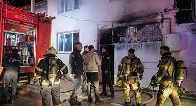 Yanan binadaki köpeği itfaiye ekipleri kurtardı