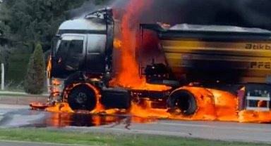 Yanan kamyon küle döndü