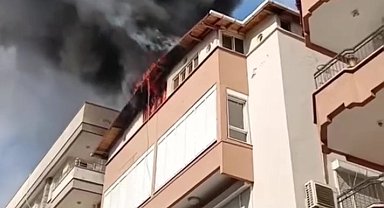 Yangında ahşap kat kullanılamaz hale geldi