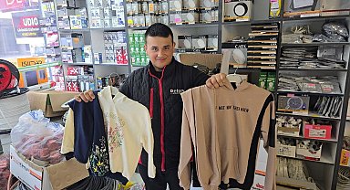 Yardımsever çırak: Kazancıyla çocukları sevindiriyor