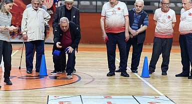 Yaşlı sporcular birbiriyle yarıştı
