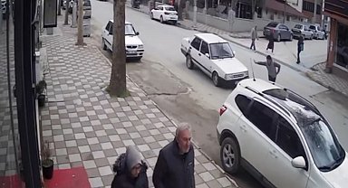 Yayaya otomobilin çarpma anı kameraya yansıdı