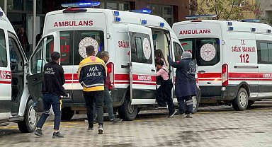 Yedikleri şekerden zehirlenen 15 öğrenci hastaneye kaldırıldı