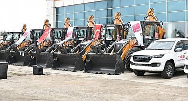 Yeni iş makinesi Sultanhisar Belediyesi'ne teslim edildi