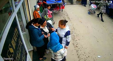 Yok böyle hırsızlık: Telefonu çaldı kılıftaki 200 doları alıp, sahibine geri verdi