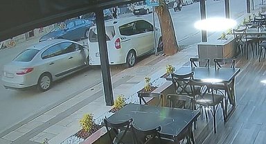Yola fırlayan araç zincirleme kazaya sebep oldu