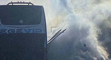 Yolcu otobüsü dumanlar içerisinde kaldı: Panik anları kamerada