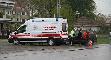 Yolcu otobüsü iki araca çarptı: 1 yaralı