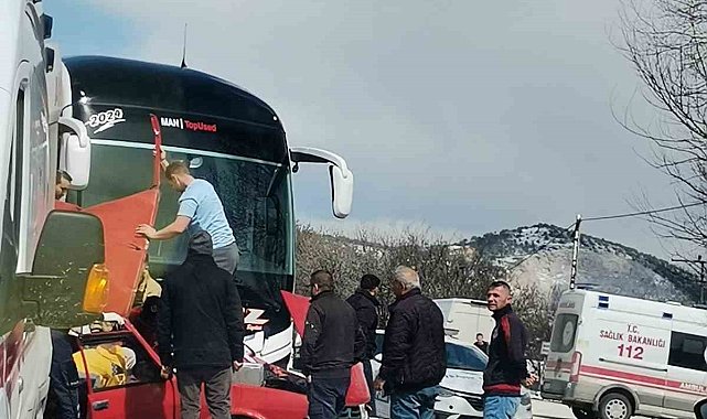 Yolcu otobüsü ile otomobil çarpıştı: 1 ölü, 1 ağır yaralı